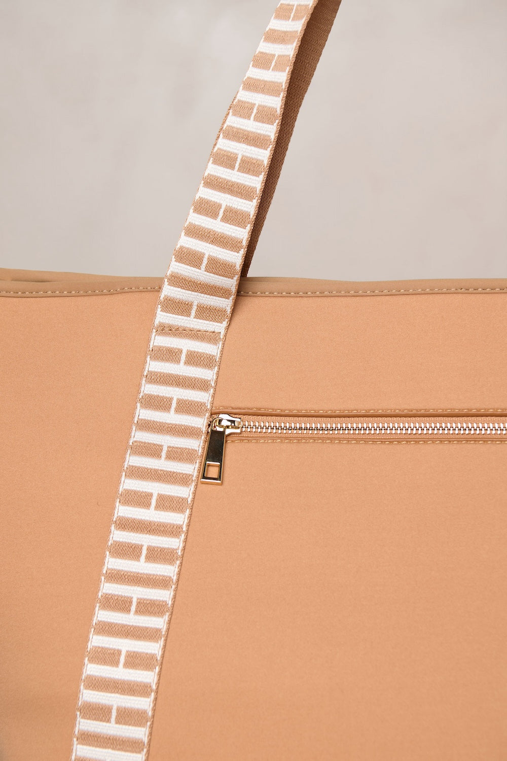 Tan carry all with gold zipper